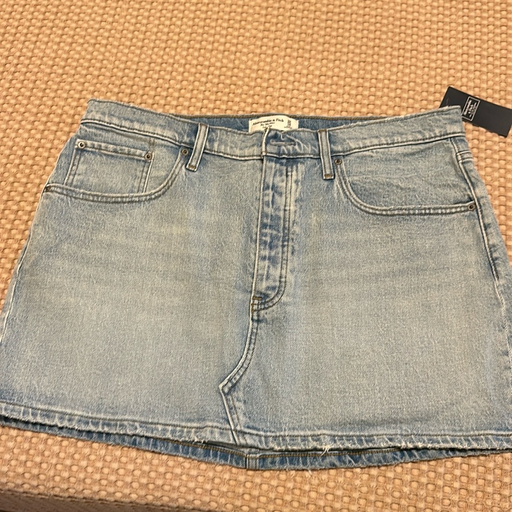 NWT A&F denim skirt size 32